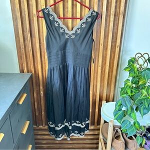 Vintage Ann Taylor V neck Embroidered Mesh dress. Size 4